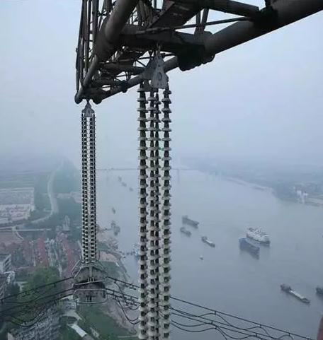 架空輸電線路用盤型懸式絕緣子